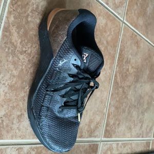 Nike Woman’s Metcon 5’ runner, barely worn